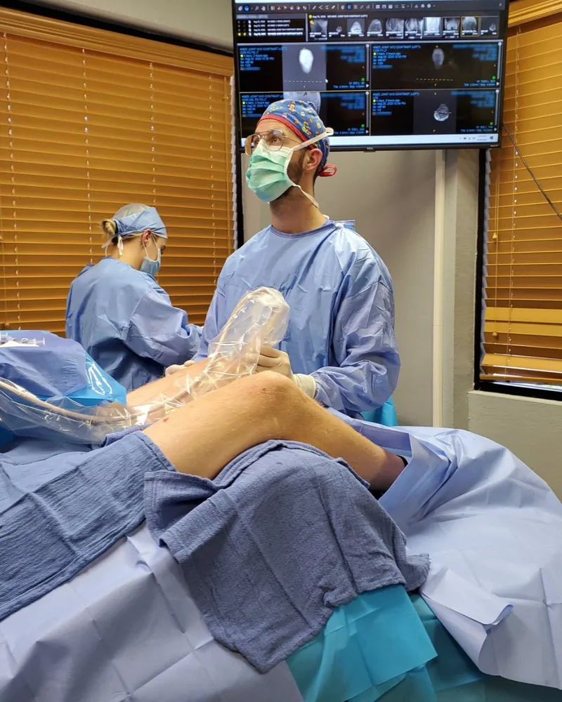 Dr. Timmermans performing an ultrasound-guided nerve hydrodissection procedure at Regenerative Performance