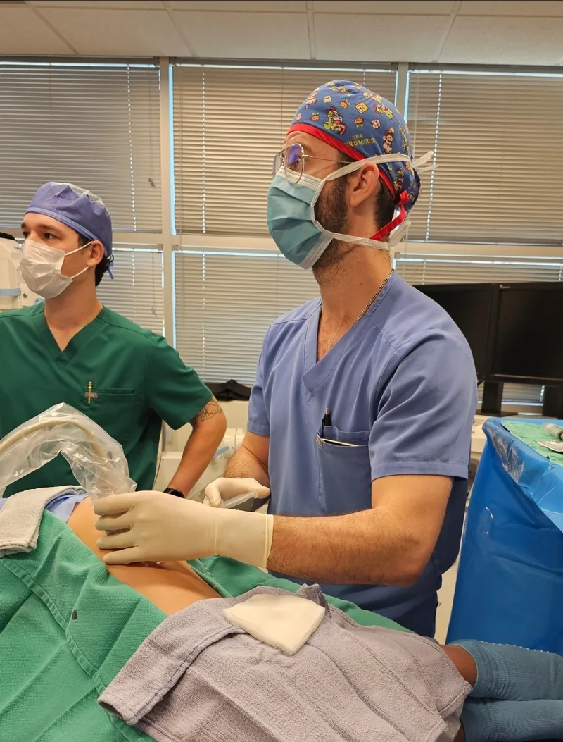 Dr. Timmermans performing an image-guided PRP injection